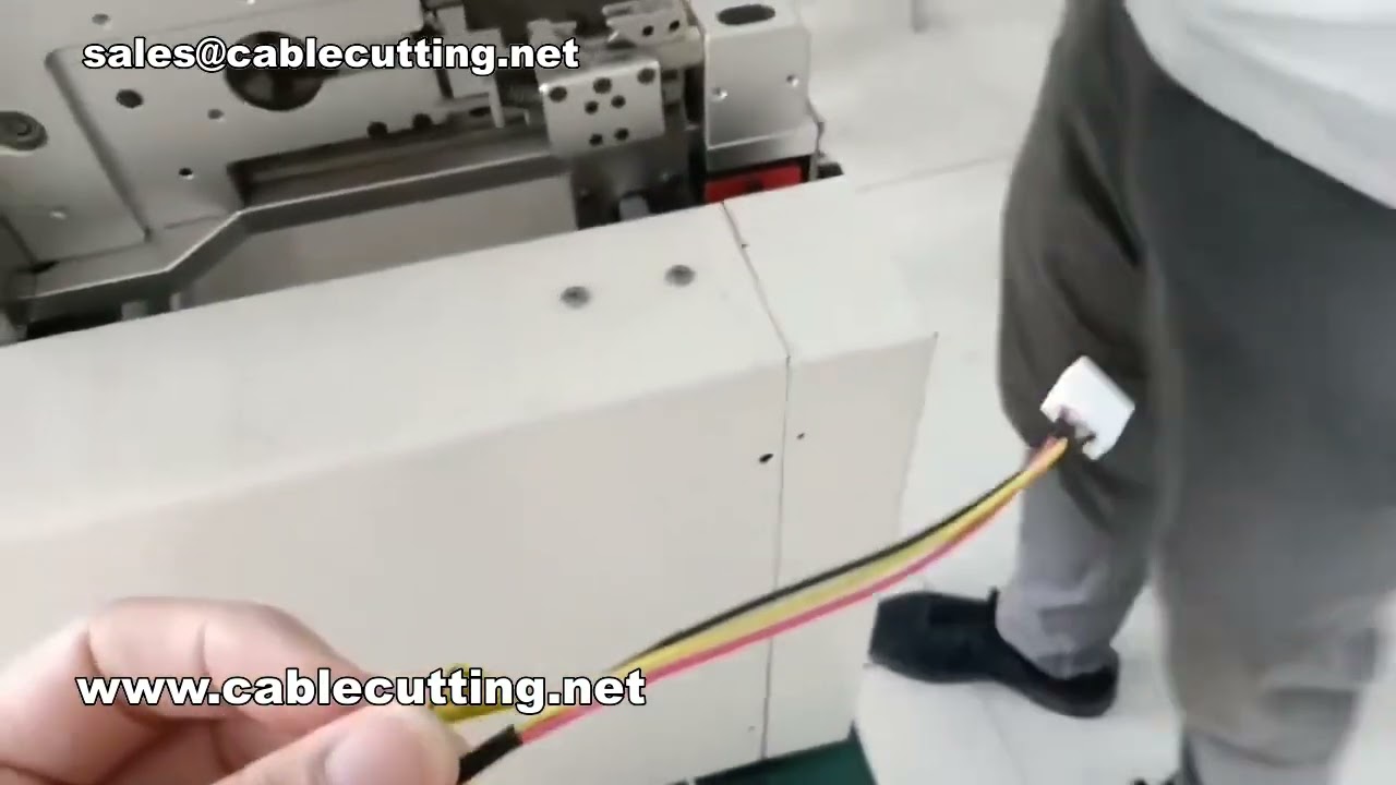 ماكينة لصق النقاط عالية السرعة بأربع نقاط متزامنة - شريط PVC مع تباعد قابل للتعديل - عرض توضيحي في الورشة