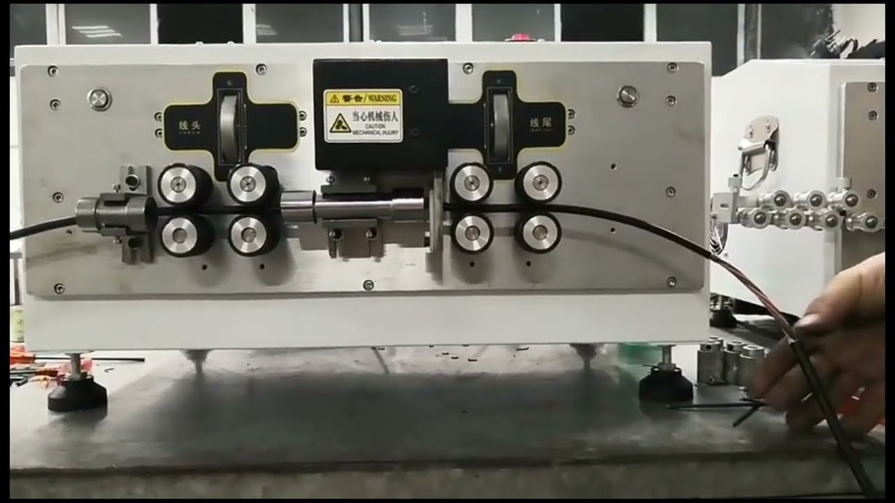 Automatic Eight-Wheel Drive Computer Sheathed Wire Stripping Machine