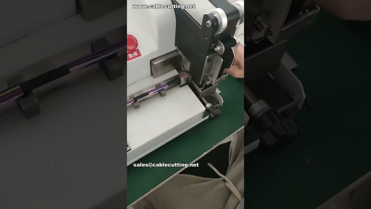 آلة أوتوماتيكية لتغليف شريط PVC بعرض 30 ملم | مشهد تشغيل في ورشة المصنع