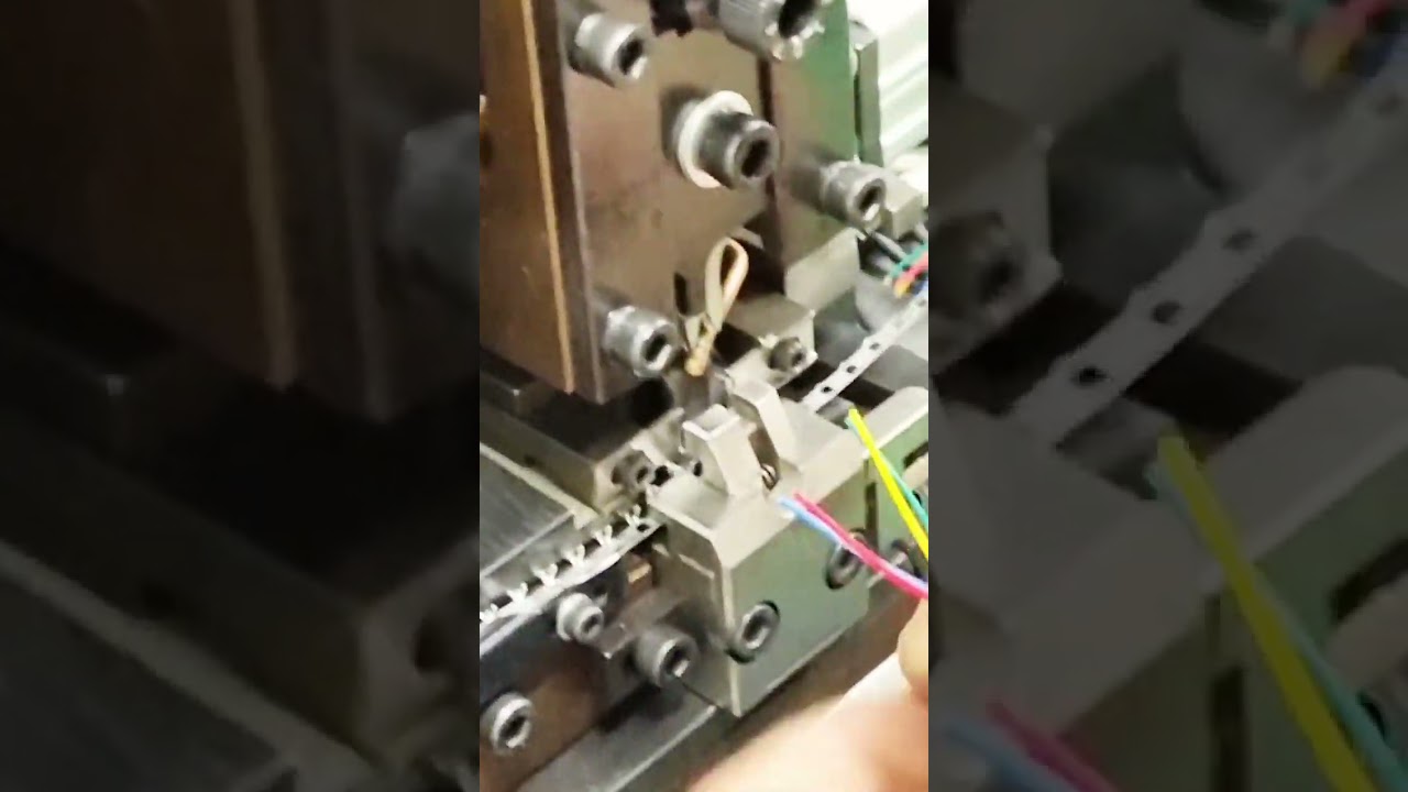 Continuous Strip Terminal Machine for Crimping Two Wires with One Terminal